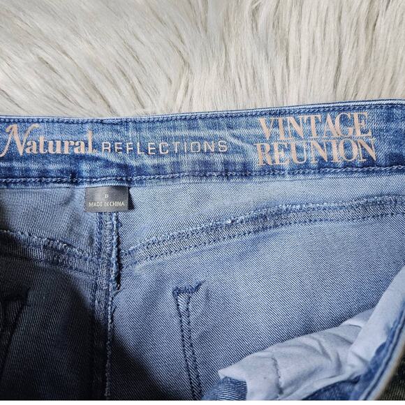 Womens Natural Reflections Vintage Reunion Embroidered Cropped Jeans Size 8 - Picture 3 of 11